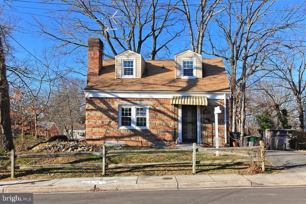 2104 S NELSON Street