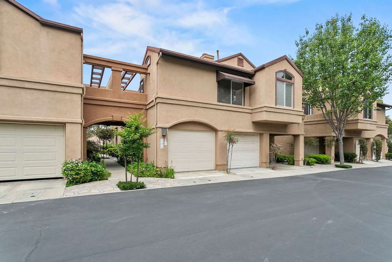 Furnished Bear Brand condo with Walkability to Shops and Beach Trolley