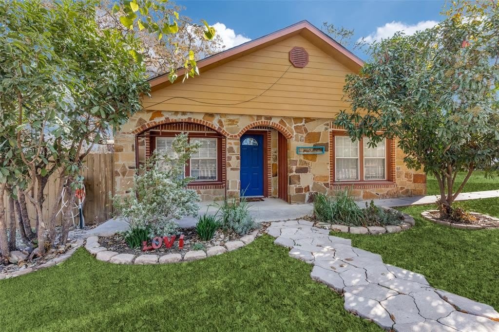 301 S Weatherford Street