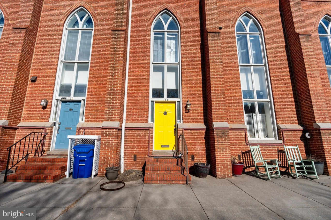 122 W HENRIETTA Street unit: 5