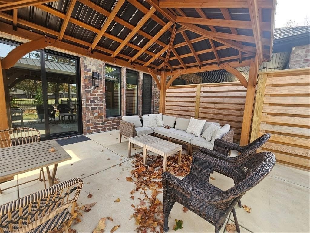 97 Perth  DR Unit #A