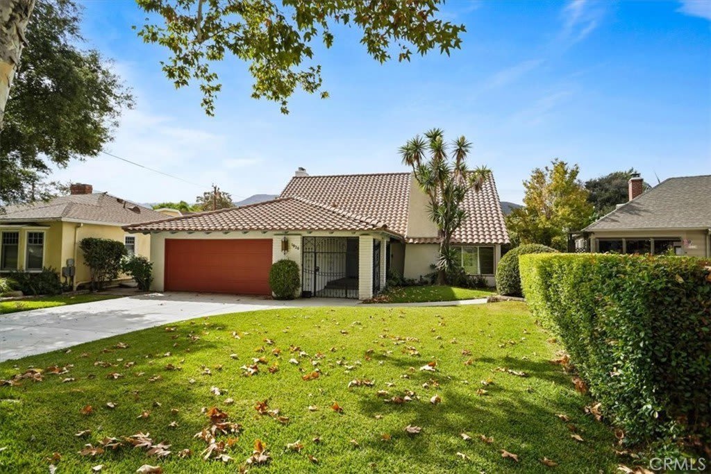 1925 W Parkside Avenue