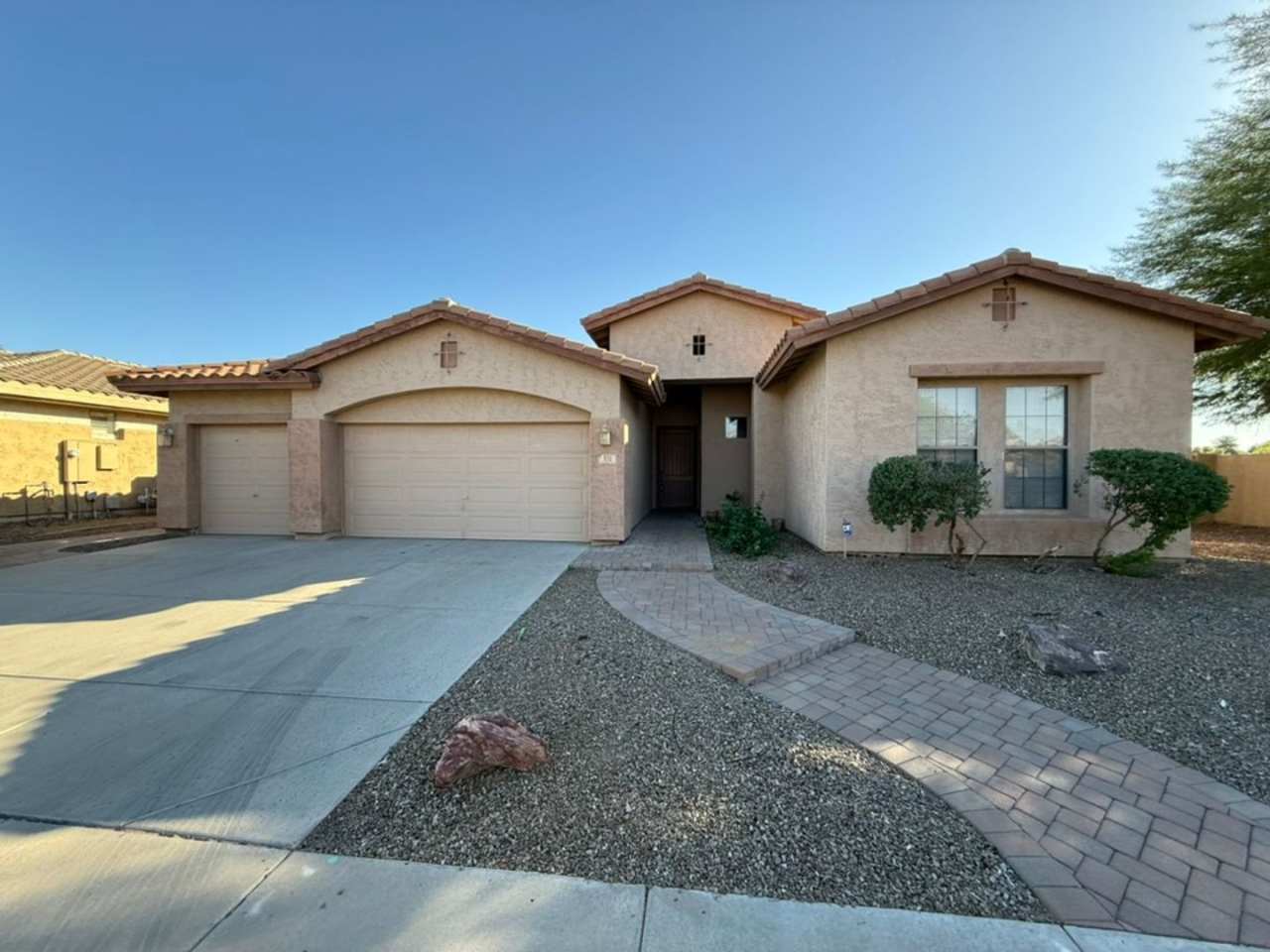 Beautiful 6 Bedroom - 4 Bath w/Private Pool  Basement - Chandler