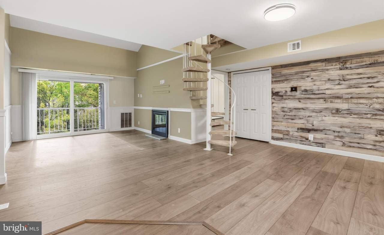 20309 BEACONFIELD Terrace unit: 20309