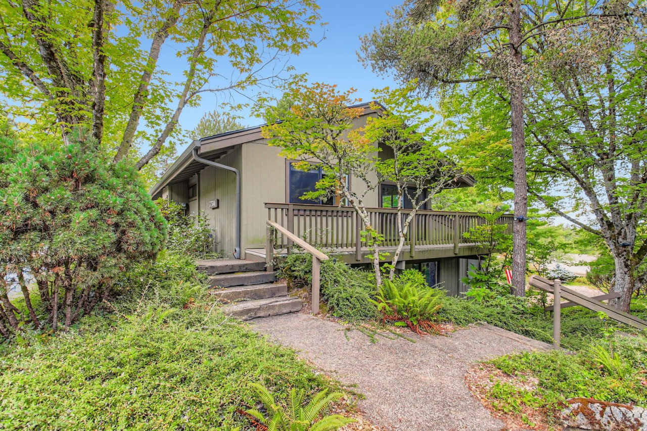 Nicely updated 1 bed 1 bath condo for rent in Sylvan Heights