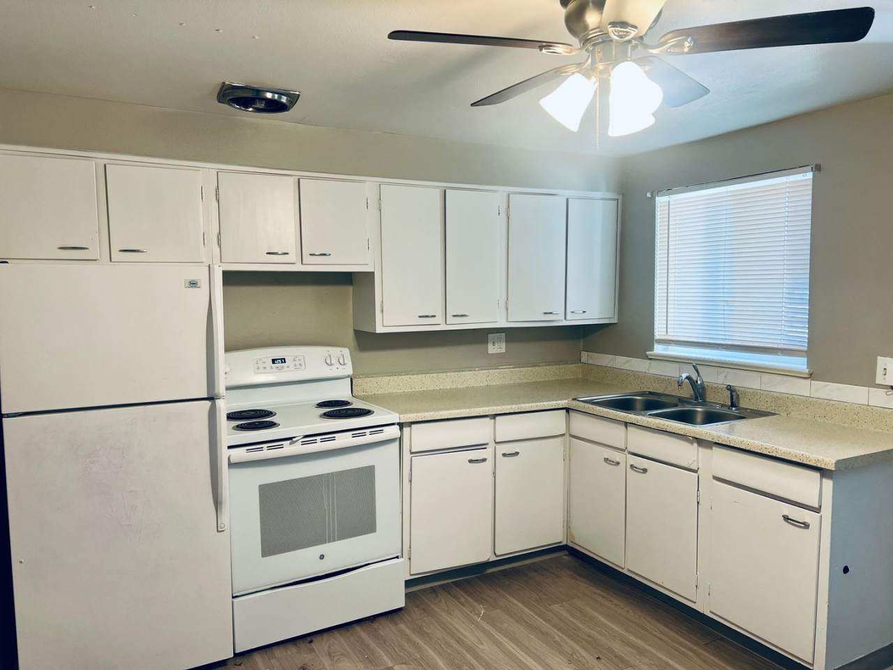 2 Bedroom 1 Bathroom Westminster Quadplex - Lower unit