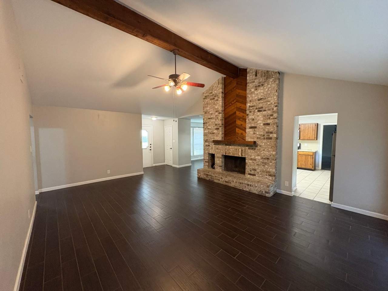 Great home in Buttercup Creek!