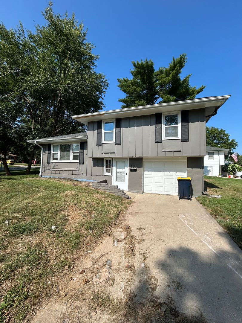 COMING SOON! Charming 3 Bed 1 Bath Home! $1295.00