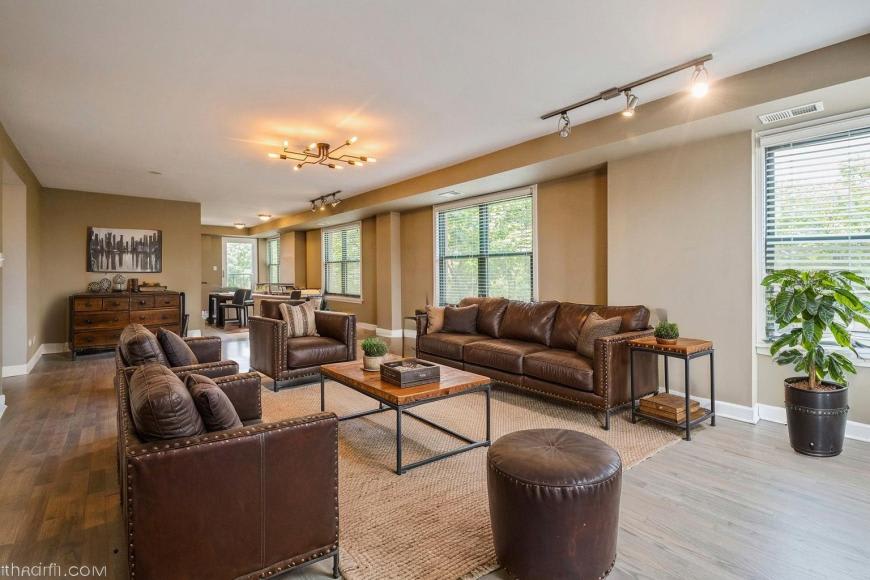 2545 West Catalpa Ave.