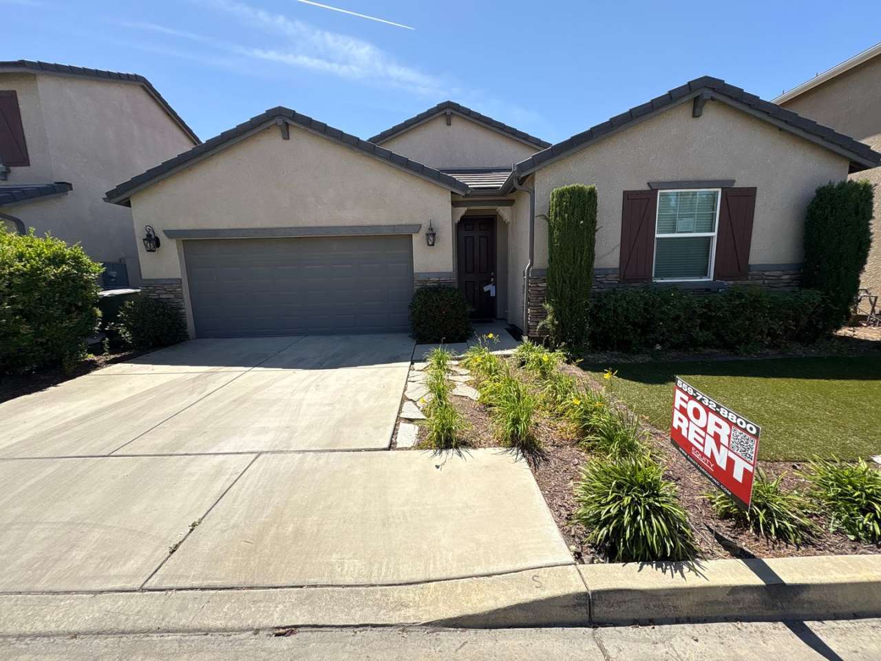 Home located in the Avalon Gated community, Rent Ready!