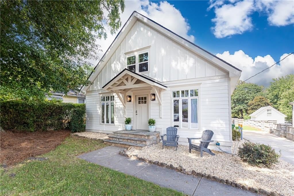 433 Trabert Avenue NW