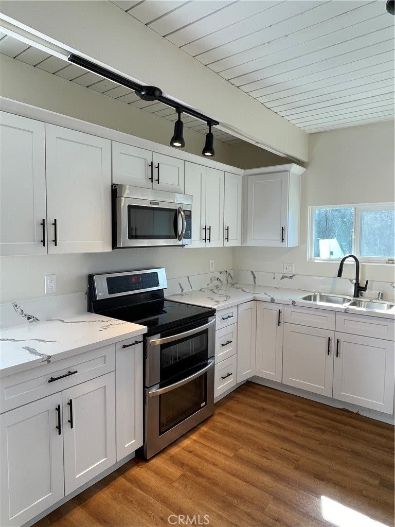 11571 Archwood Street