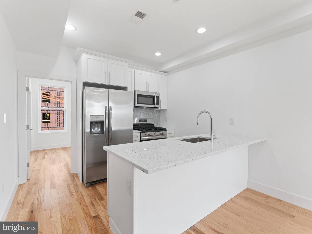 6442 LANSDOWNE AVENUE