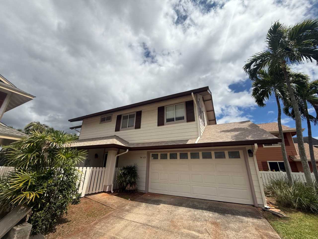 Waikele 3 bedroom 2.5 bath w/2 car garage