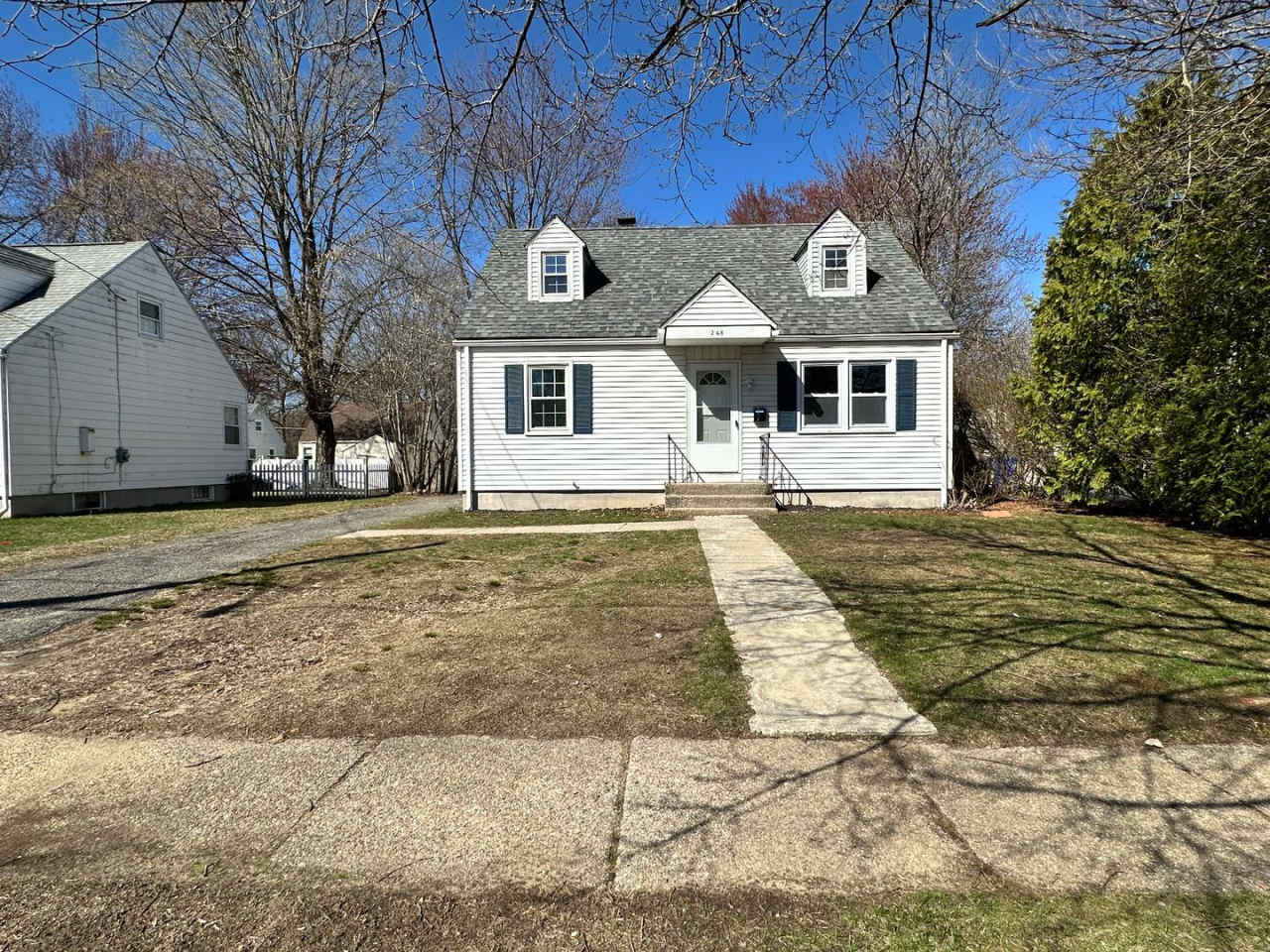 Beautiful 4-Bedroom Single Family House for Rent in Springfield!