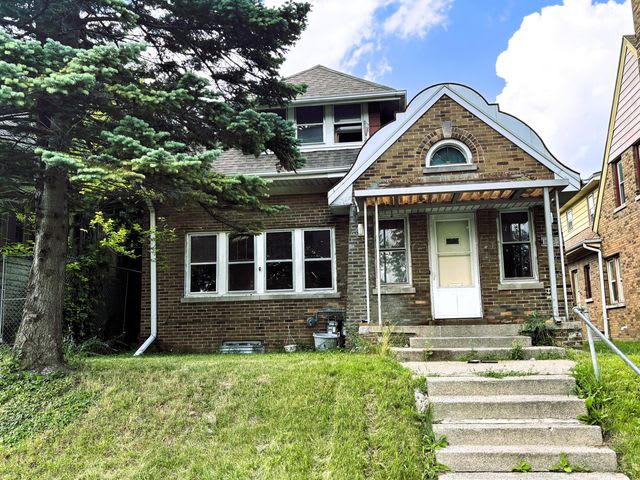 1222 West Capitol Drive - A