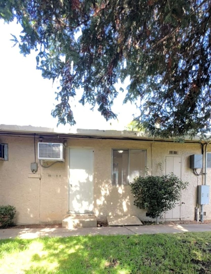 6910 N Santa Fe #6, Winton