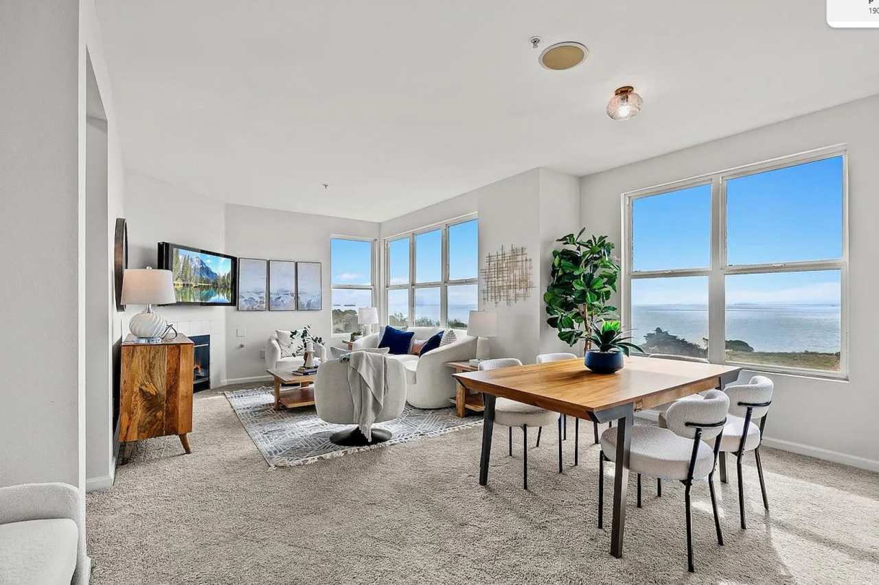 BEAUTIFUL WATER VIEW 3BD/2BA CONDO AVAILABLE!