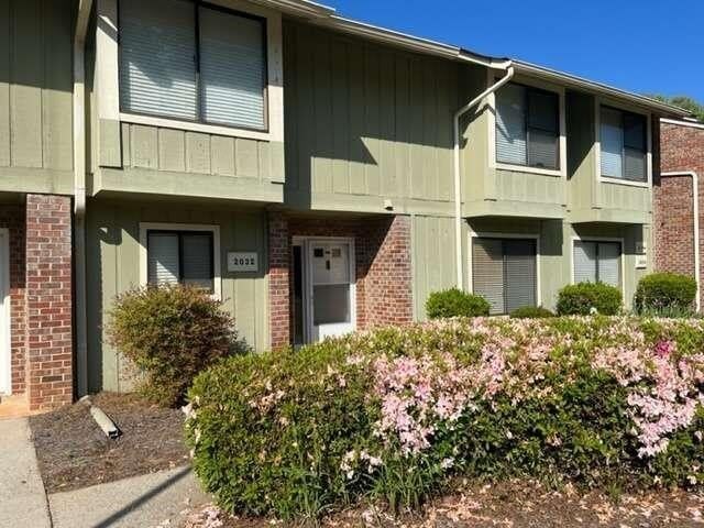 2032 Powers Ferry Trace SE