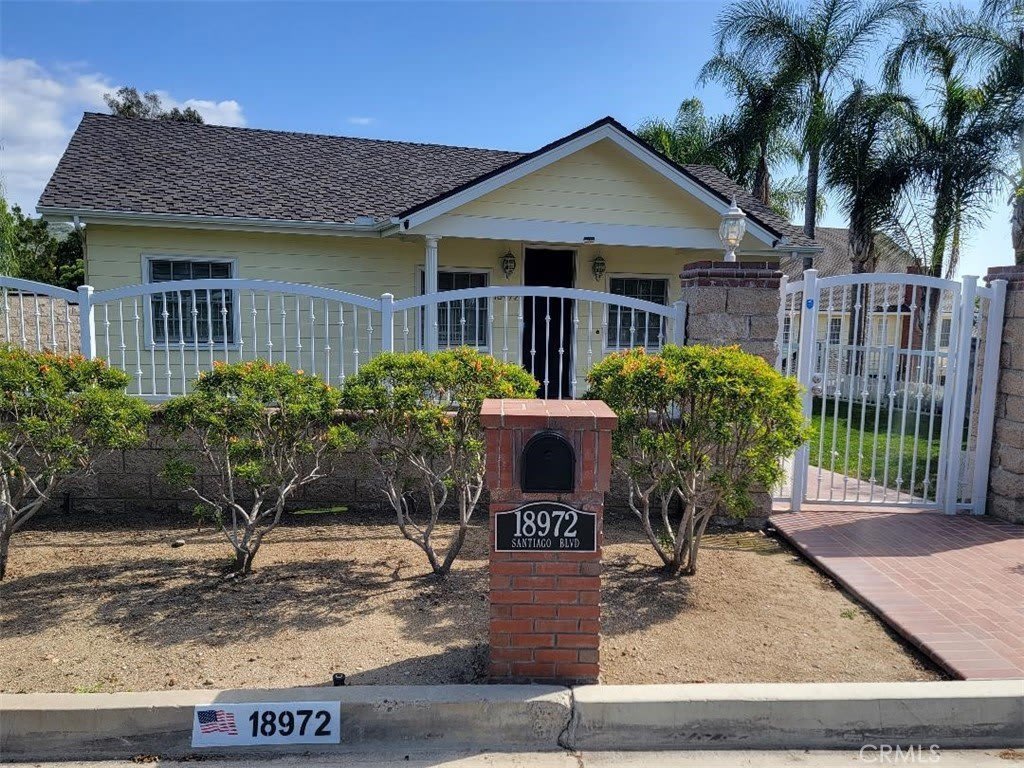 18972 santiago Boulevard