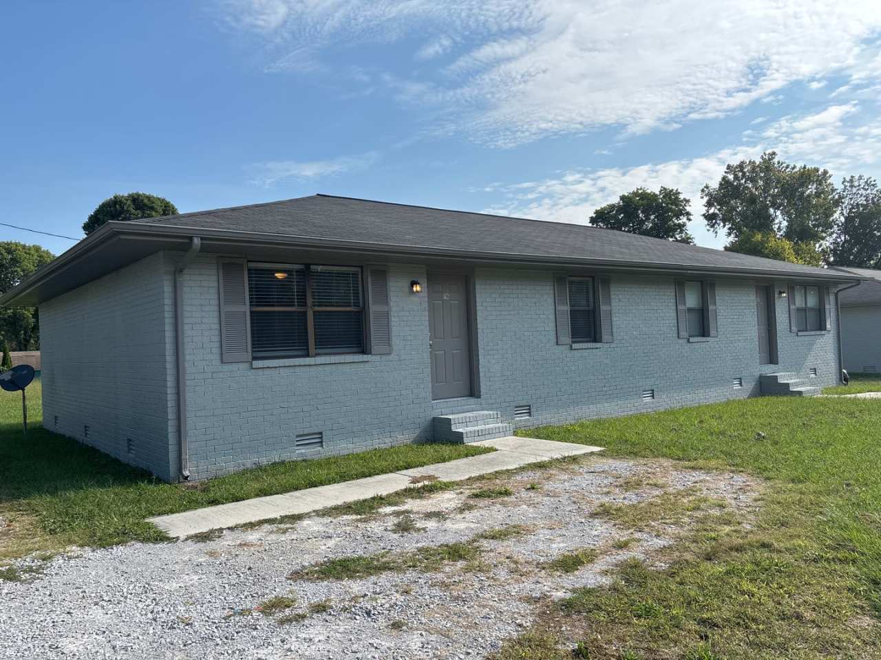 Spacious  Freshly Renovated Duplex in Manchester!