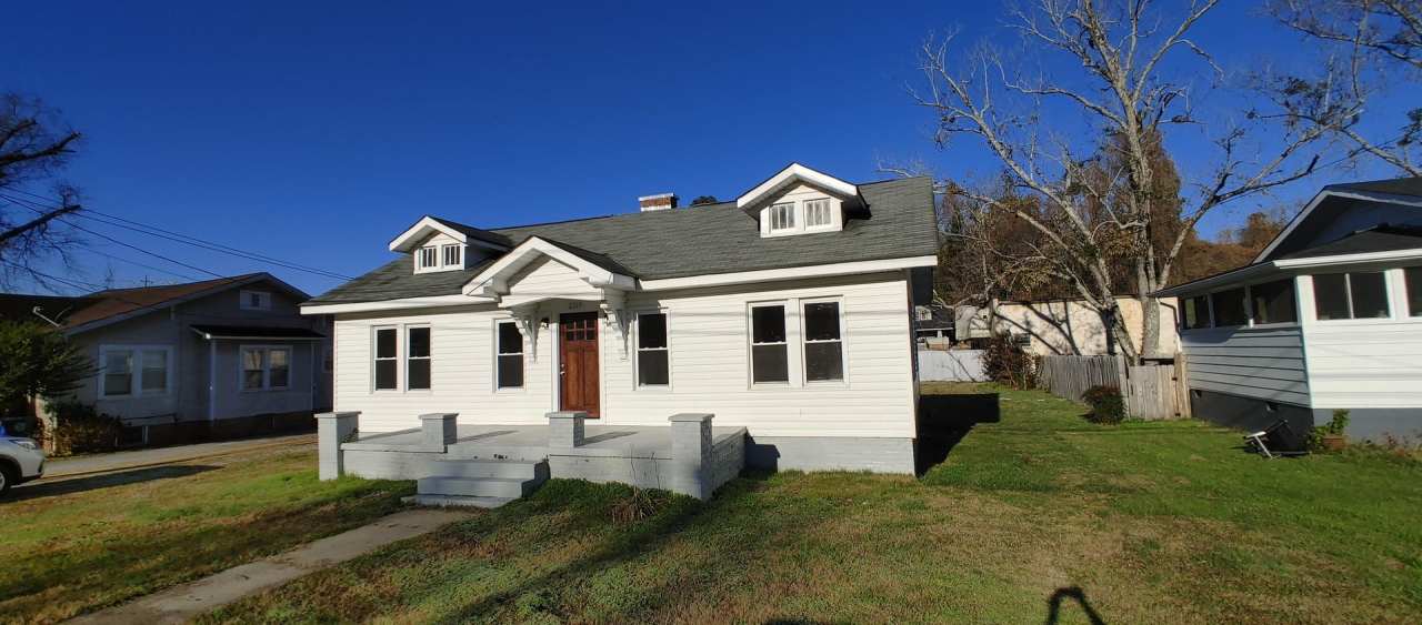 Charming Red Bank Home close to Restaurants, shops and parks!