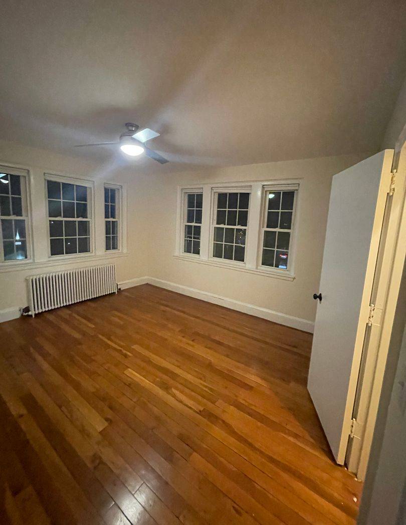 X-TRA LARGE 1-bed Belmont-Watertown