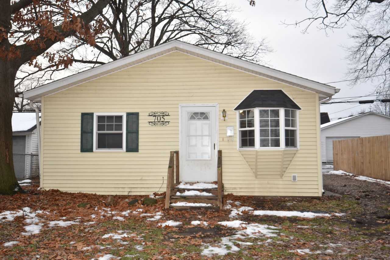 MIshawaka near Universities and shopping