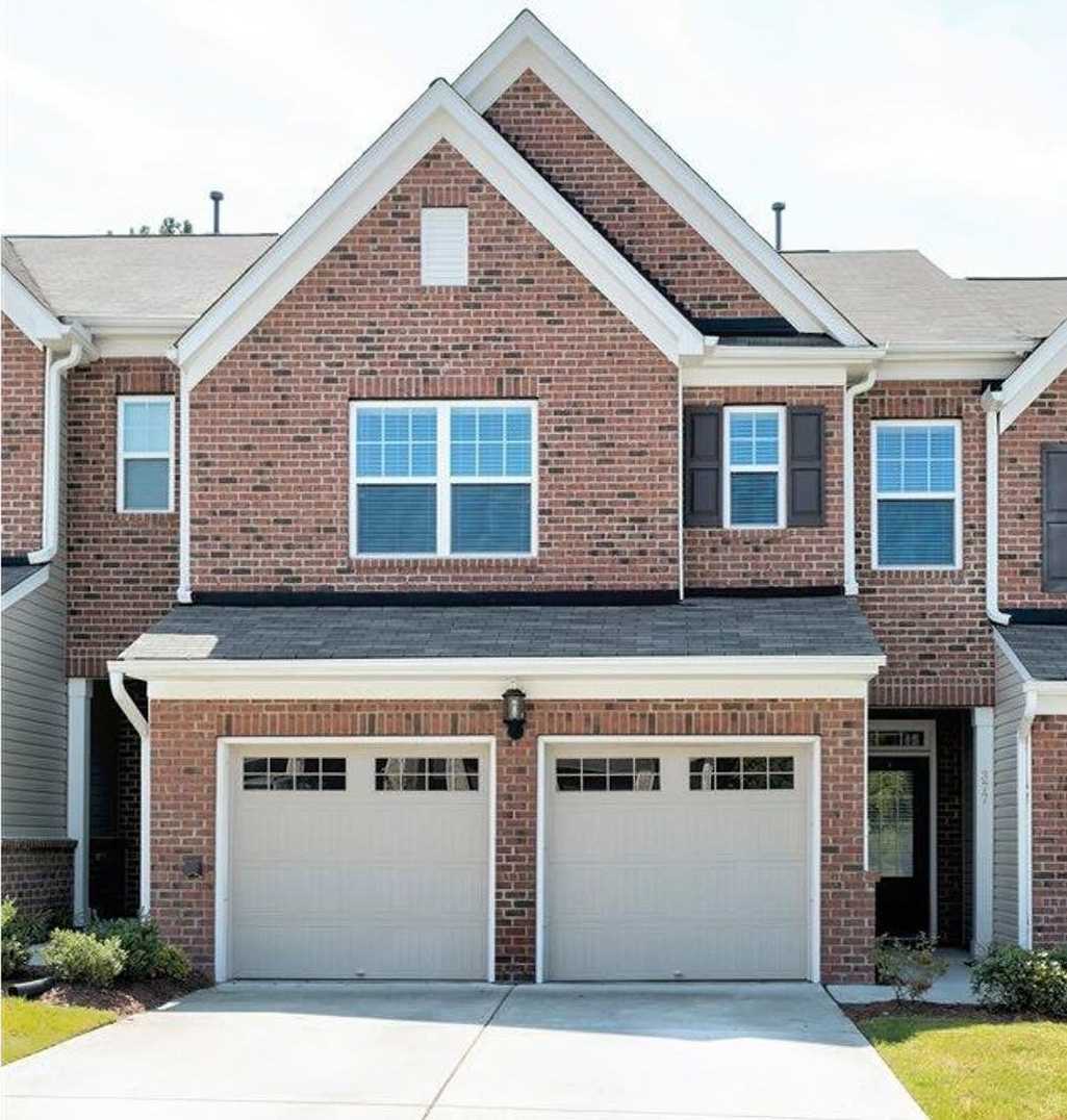 3 Bedroom 2.5 Bathroom Townhome Home w/ Open Floorplan and a 2 car Garage in the heart of Morrisville