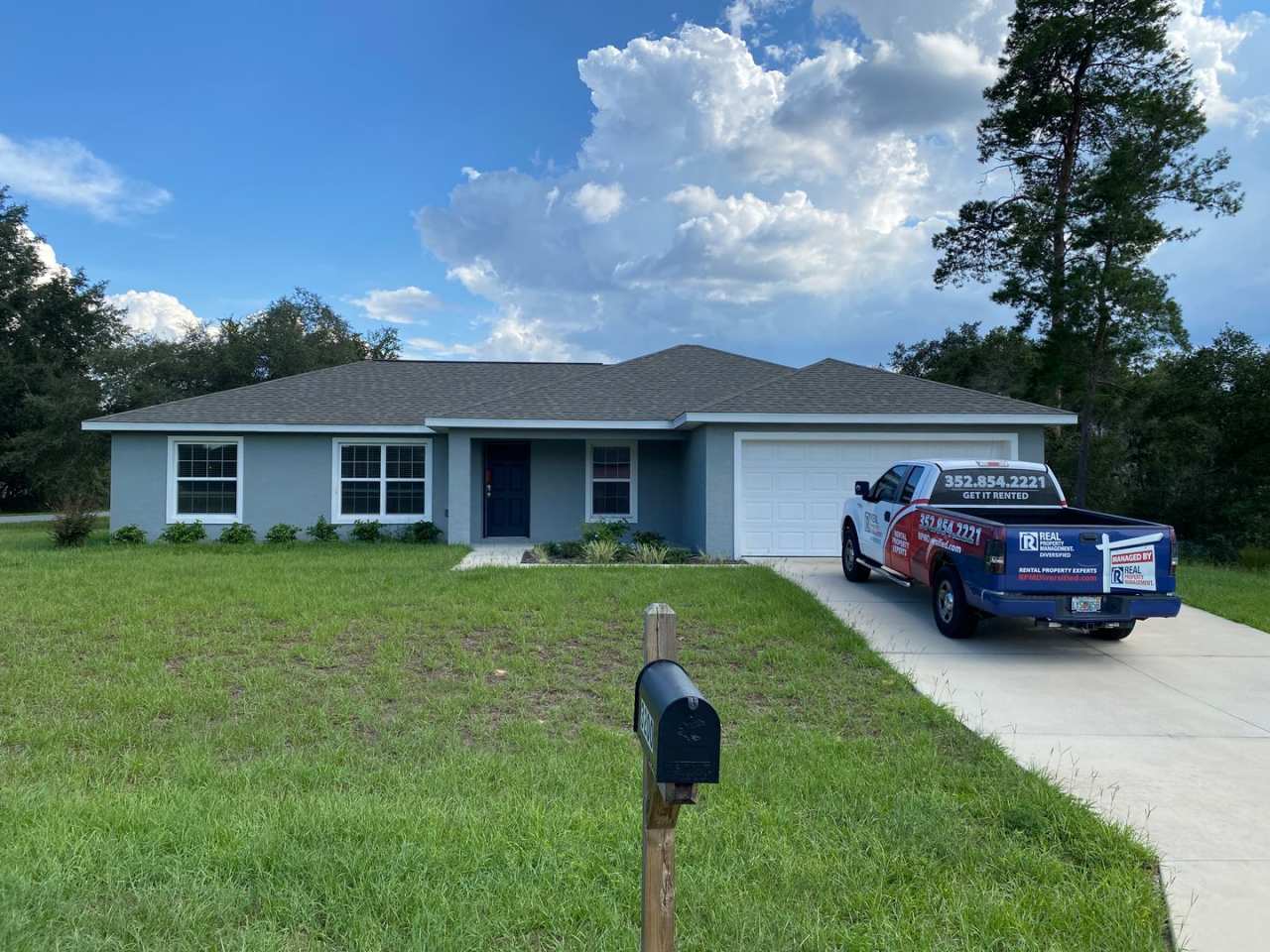 Desirable SW Ocala Neighborhood 4/2/2 *WON'T LAST*
