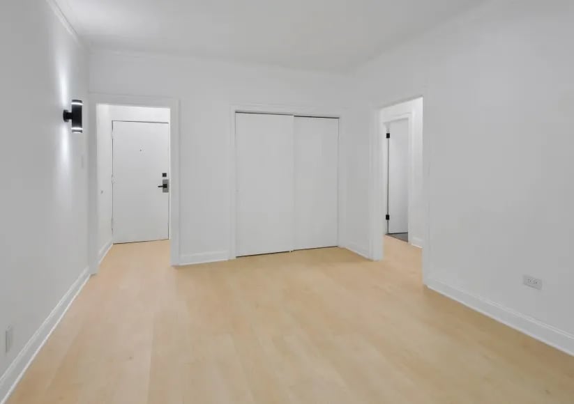 931-905 West Carmen Ave.