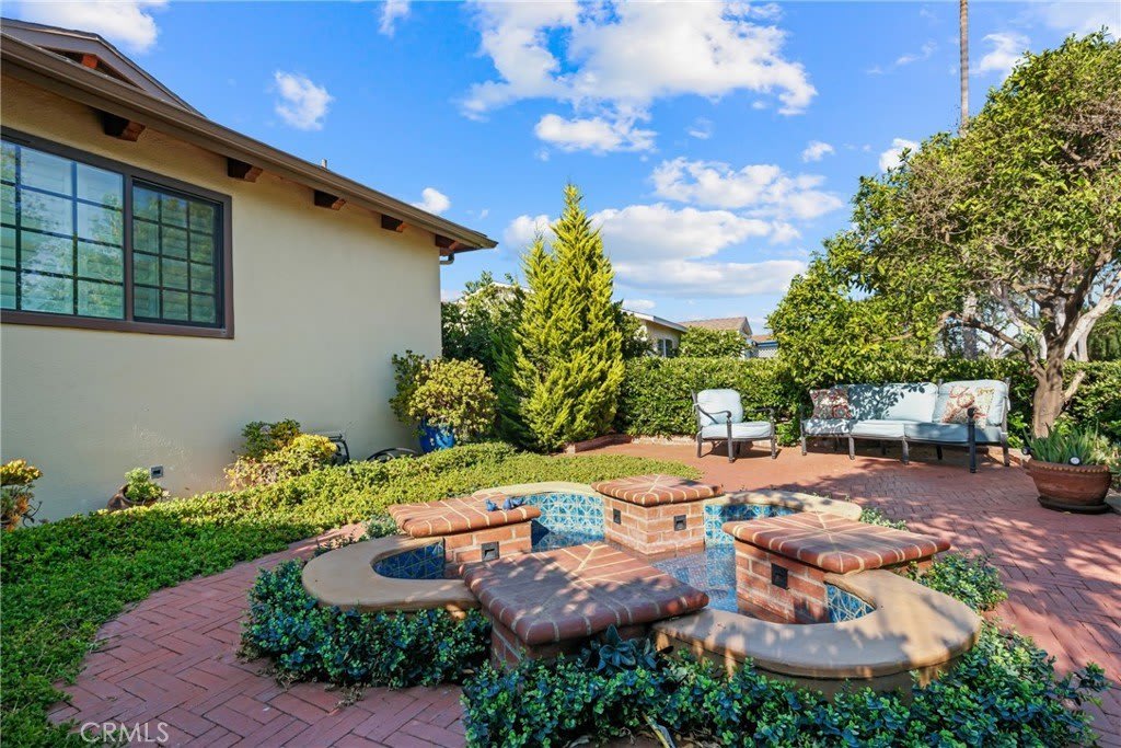 513 E Hillsdale Street