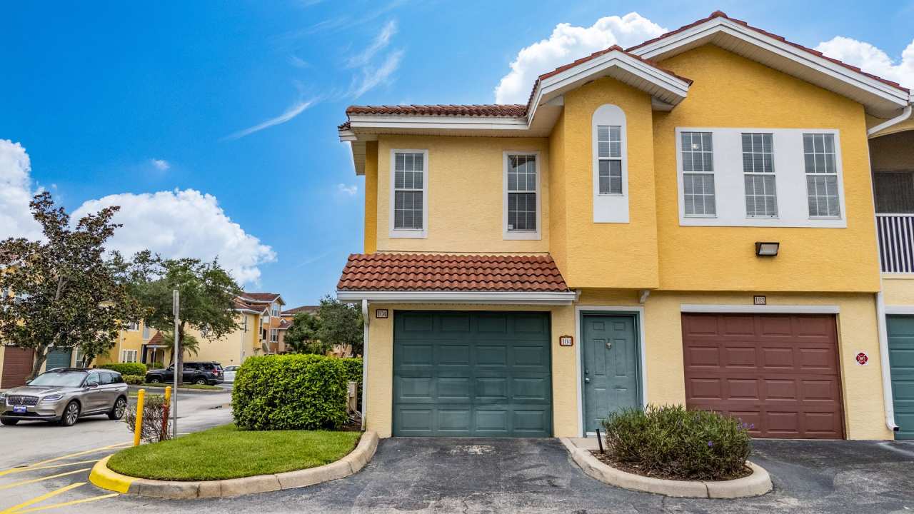 Beautiful 1 Bed 1 Bath with 1 car garage condo located in the gated Villanova at Hunters Creek community