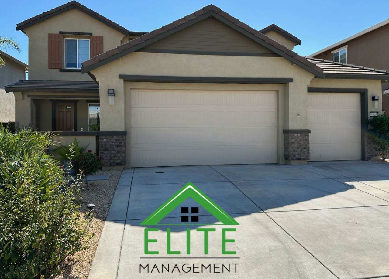 Charming and Spacious Home in Desirable Elk Grove Neighborhood