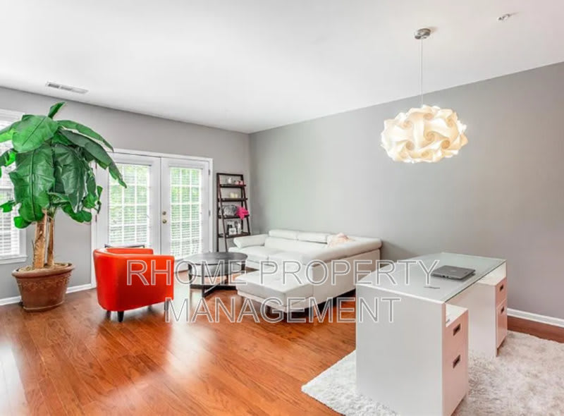 6240 Sawtooth Oak Court SE