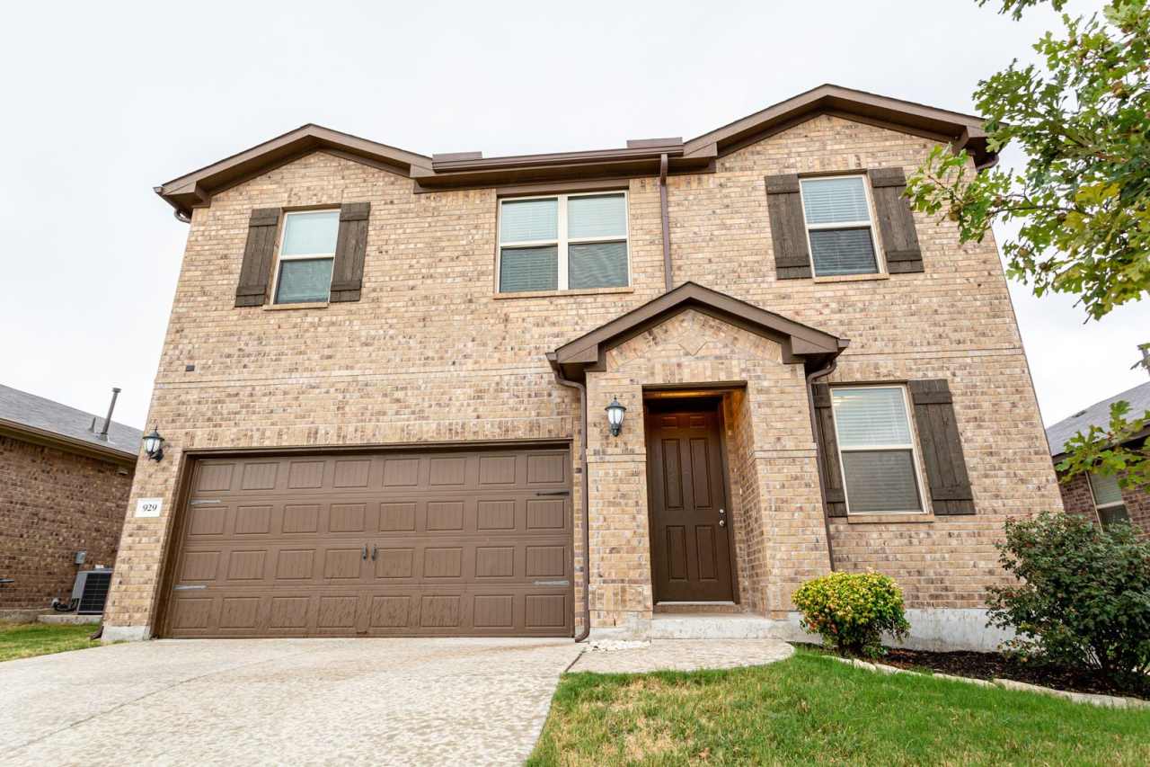 Move-In Ready 5-Bedroom Home in Highly Desirable Stewart Crossing, Leander
