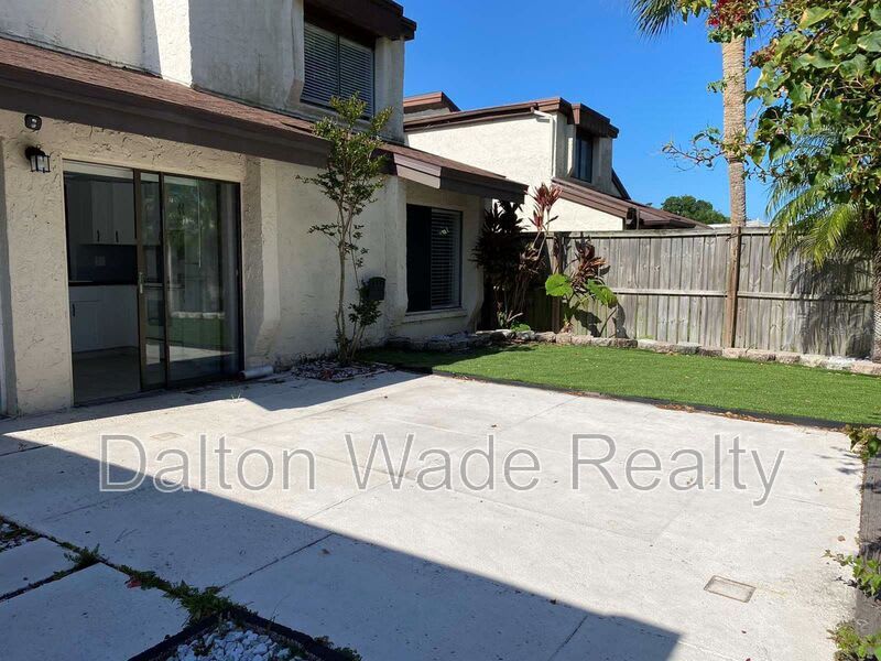 2095 Sunset Point Rd