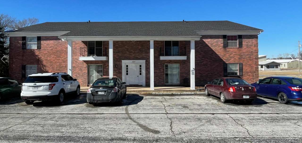 2027, 2037 S River St