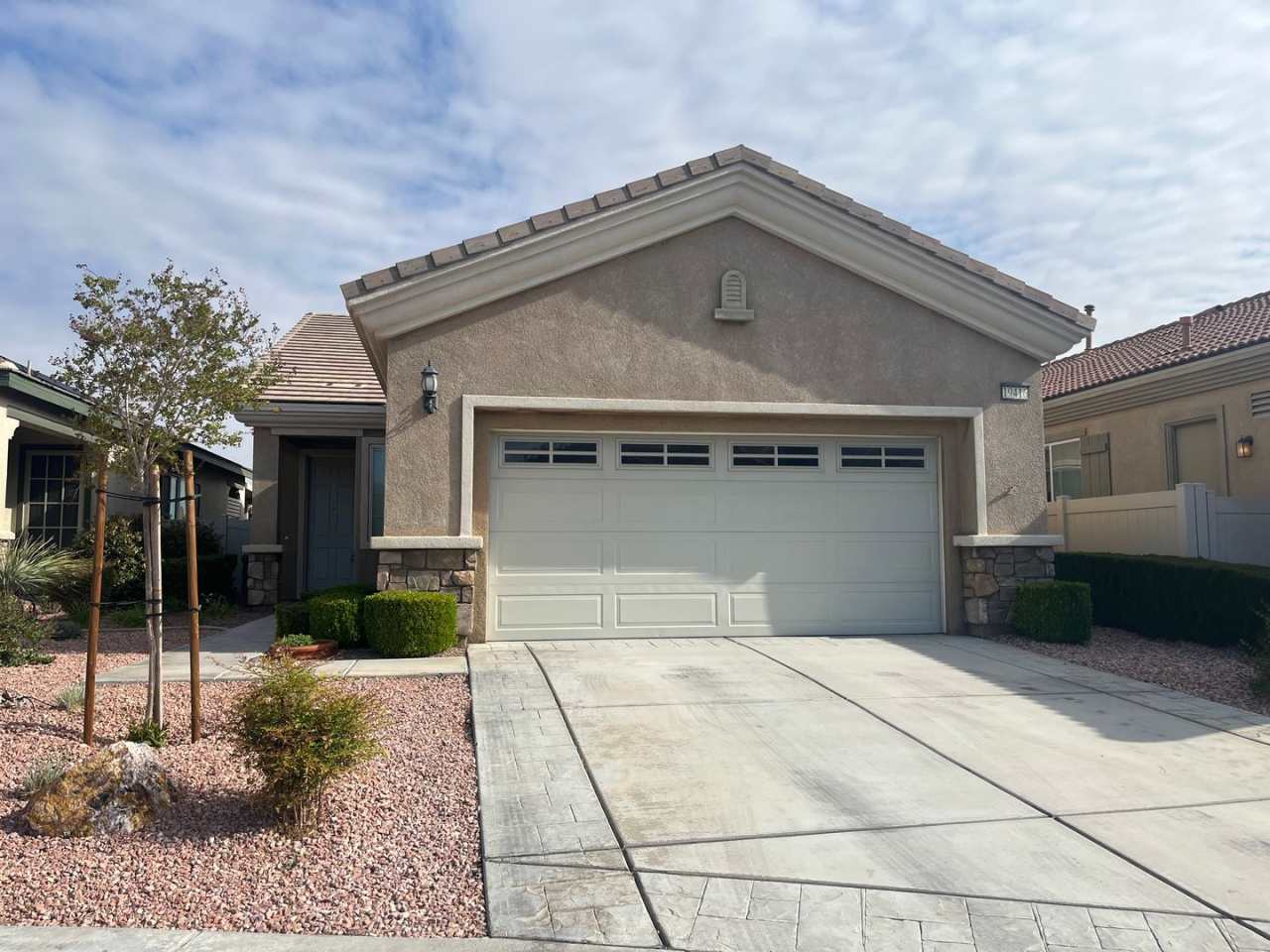 2 bedroom 2 bath with bonus room/ office room in Apple Valley