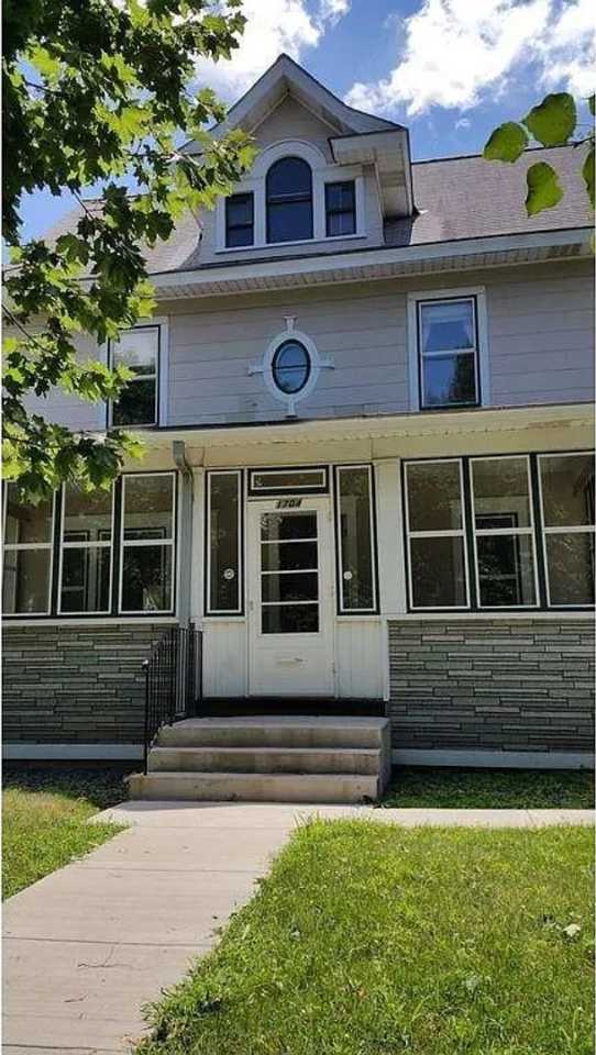 College Living Made Easy – 1704 Ashland, St. Paul (Available June 1st)