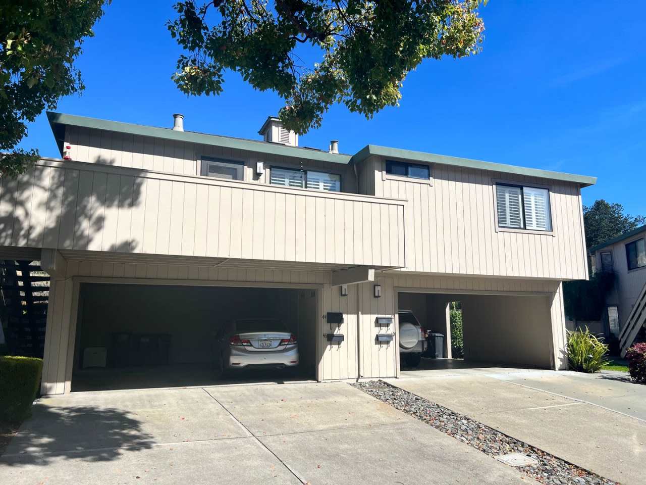 UPDATED ONE LEVEL UPPER FLOOR CONDO WITH TOP OF THE LINE FINISHES IN CAPTAINS COVE