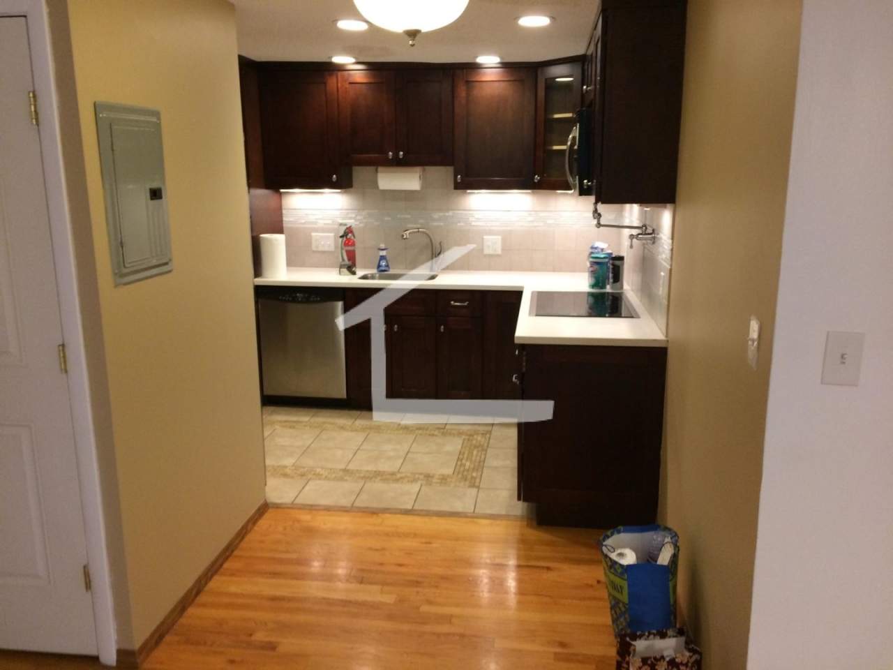 Nicely renovated, PET FRIENDLY 2 bed with free parking and a seasonal swimming pool!