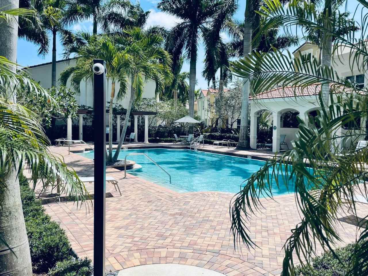 Boca Raton Furnished 3 bed 2.5 Bath Townhouse, Gated community