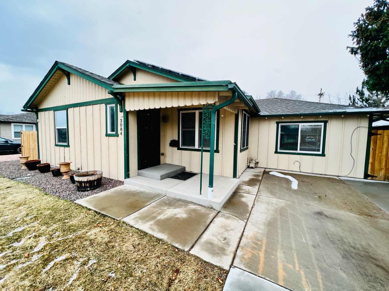 UNIVERSITY HILLS, CHARMING RANCH HOME, UPDATES THROUGHOUT, 3 BED, LARGE YARD, DECK AND PERGOLA .