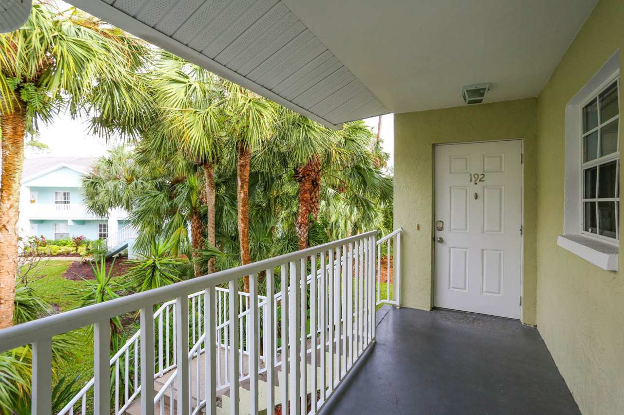 **LOVELY FULLY FURNISHED SEASONAL RENTAL**2 BEDS/2 BATHS**BONITA SPRINGS**