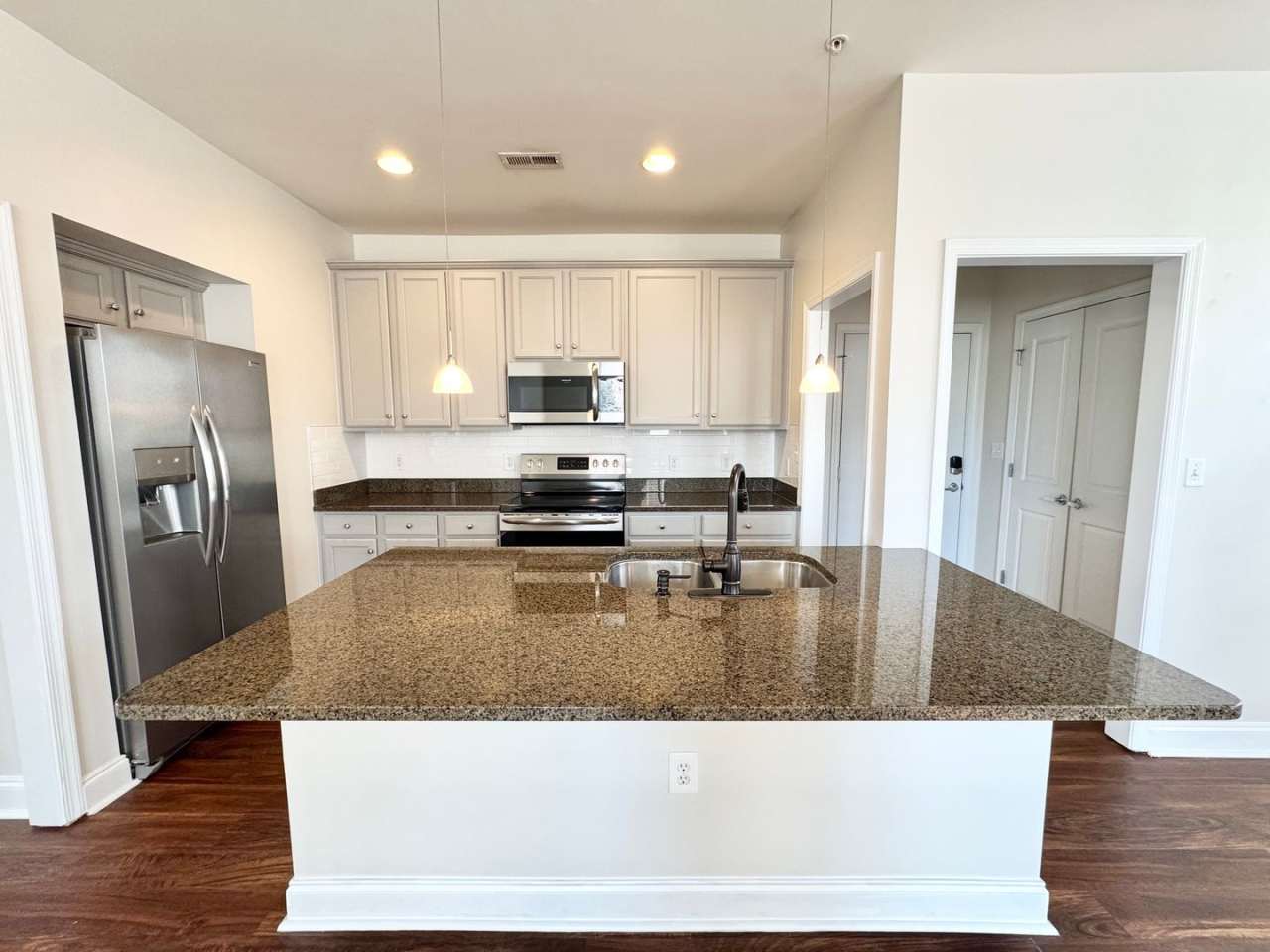 Beautiful 1-Bedroom Corner Unit - Just minutes from Uptown Charlotte!