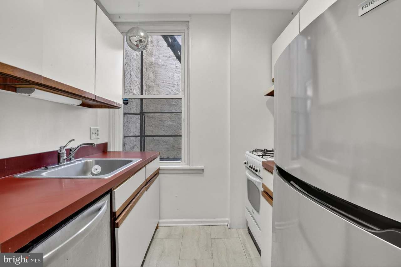 258 S 9TH Street unit: 2F