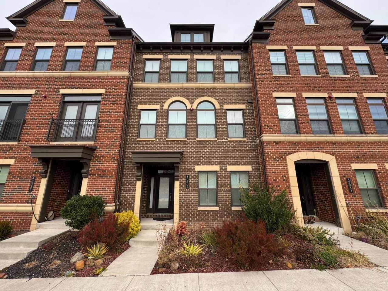 Stunning 4 Level 4 Bed 3/2 Bath Home With Balcony And Deck In Westmoore At Moorefield