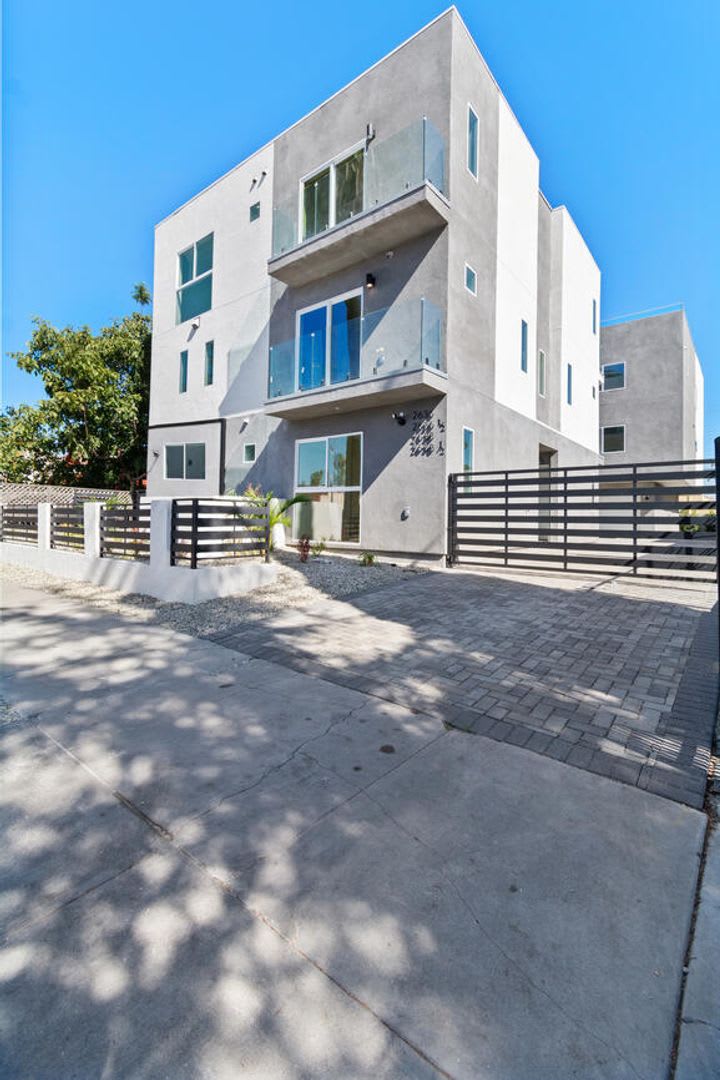 MODERN CHIC TOWNHOMES IN WEST ADAMS