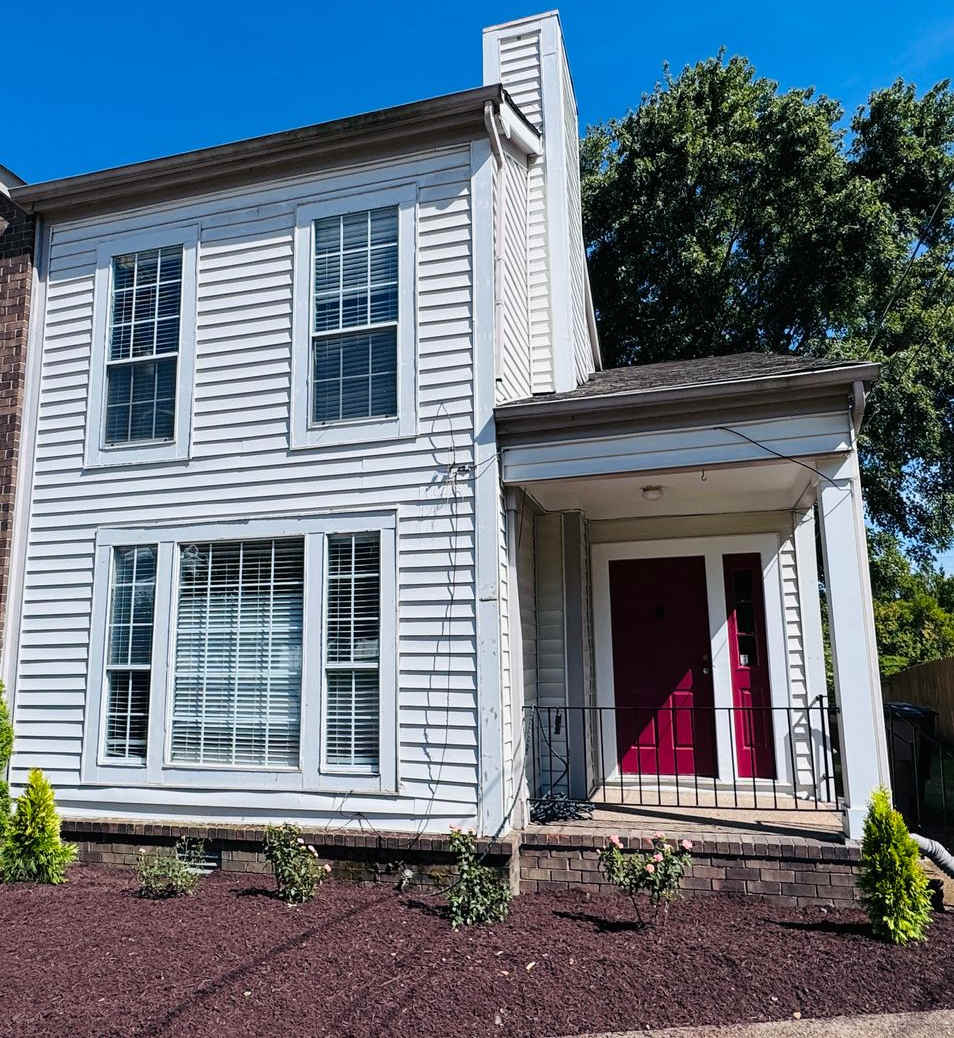 2 bedroom/2.5 bath in Brentwood (Nipper's Corner) Apply-your application fee will be credited to your first month’s rent upon approval.